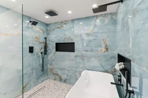Bath - 3960 W Hemlock St, Oxnard, CA 93035 photo 3 of 4