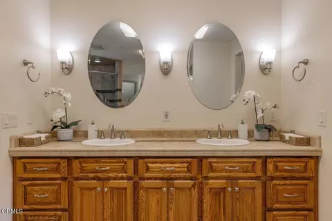 Bath - 2999 Valley Meadow Dr, Oak View, CA 93022 photo 3 of 4
