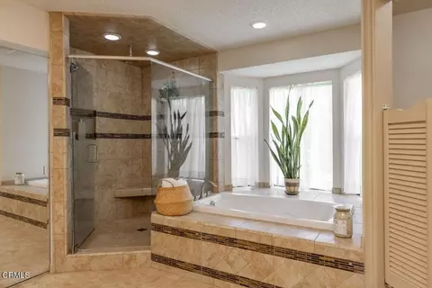 Bath - 2999 Valley Meadow Dr, Oak View, CA 93022 photo 2 of 4