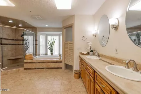 Bath - 2999 Valley Meadow Dr, Oak View, CA 93022 photo 1 of 4