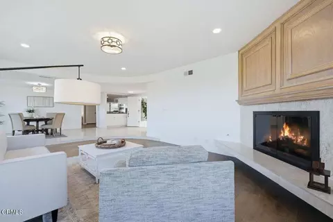 Living - 585 Otero Ct, Camarillo, CA 93010 photo 2 of 4