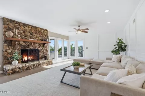 Living - 585 Otero Ct, Camarillo, CA 93010 photo 3 of 4