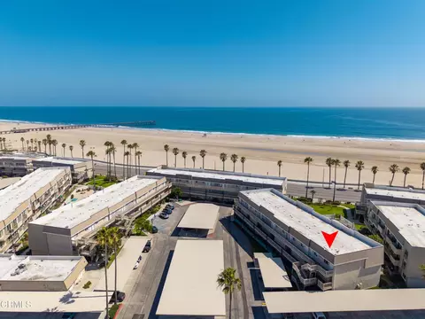 246 E Surfside Dr, Port Hueneme, CA 93041