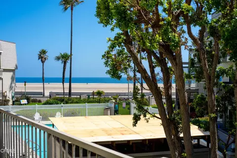 246 E Surfside Dr, Port Hueneme, CA 93041