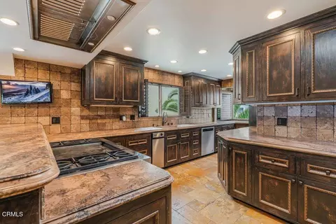 Kitchen - 5344 Seabreeze Way, Oxnard, CA 93035 photo 2 of 7