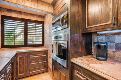 Kitchen - 5344 Seabreeze Way, Oxnard, CA 93035 photo 7 of 7