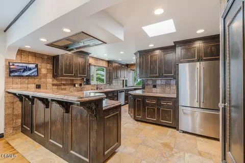 Kitchen - 5344 Seabreeze Way, Oxnard, CA 93035 photo 1 of 7