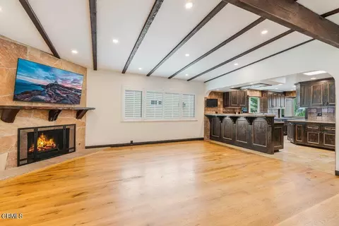 Living - 5344 Seabreeze Way, Oxnard, CA 93035 photo 1 of 2
