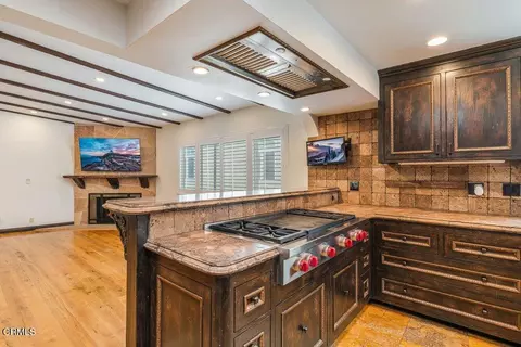 Kitchen - 5344 Seabreeze Way, Oxnard, CA 93035 photo 3 of 7