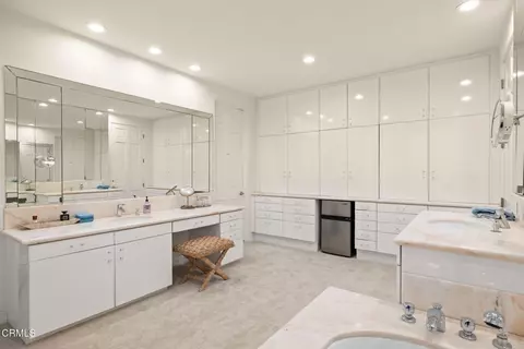 Bath - 1571 Mandalay Beach Rd, Oxnard, CA 93035 photo 2 of 8