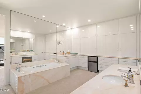 Bath - 1571 Mandalay Beach Rd, Oxnard, CA 93035 photo 4 of 8