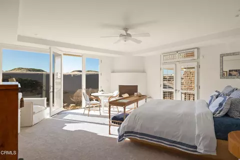 Bedroom - 1571 Mandalay Beach Rd, Oxnard, CA 93035 photo 3 of 7