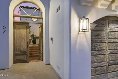 Entry Way - 1571 Mandalay Beach Rd, Oxnard, CA 93035 photo 1 of 3