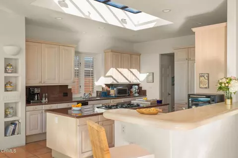 Kitchen - 1571 Mandalay Beach Rd, Oxnard, CA 93035 photo 1 of 3