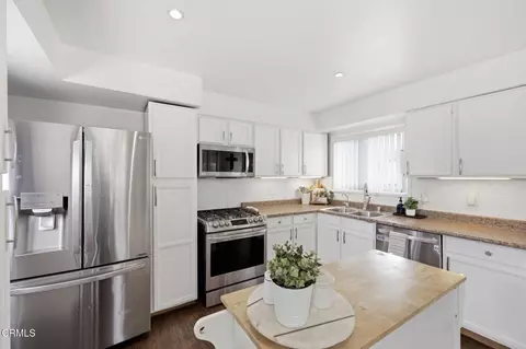 Kitchen - 2876 Dumetz St, Camarillo, CA 93010 photo 3 of 3