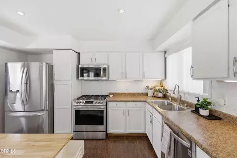 Kitchen - 2876 Dumetz St, Camarillo, CA 93010 photo 1 of 3