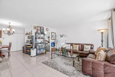 Living - 1331 Edgewood Way, Oxnard, CA 93030 photo 5 of 5