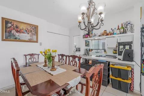 Dining - 1331 Edgewood Way, Oxnard, CA 93030 photo 3 of 3