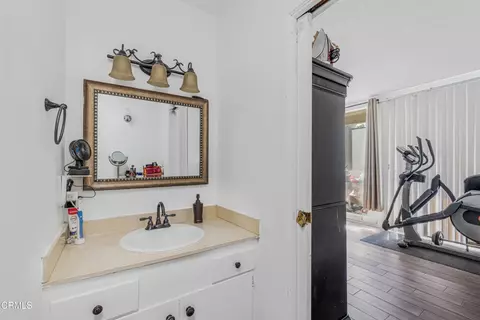 Bath - 1331 Edgewood Way, Oxnard, CA 93030 photo 4 of 4