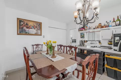 Dining - 1331 Edgewood Way, Oxnard, CA 93030 photo 2 of 3