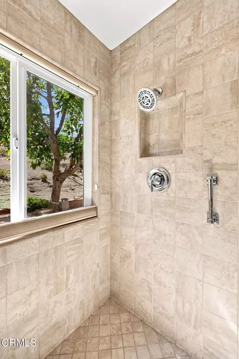 Bath - 1184 Itamo St, Camarillo, CA 93012 photo 3 of 4