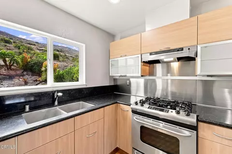 Kitchen - 1184 Itamo St, Camarillo, CA 93012 photo 3 of 3
