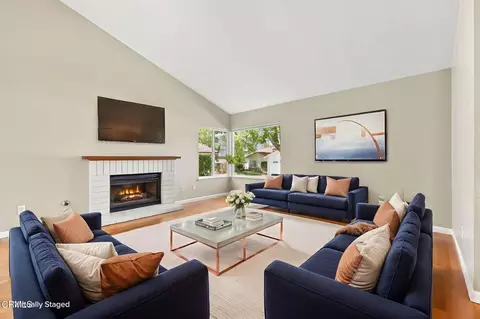 Living - 1184 Itamo St, Camarillo, CA 93012 photo 1 of 2