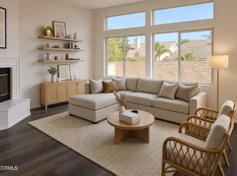 Living - 3404 Dunkirk Dr, Oxnard, CA 93035 photo 3 of 5