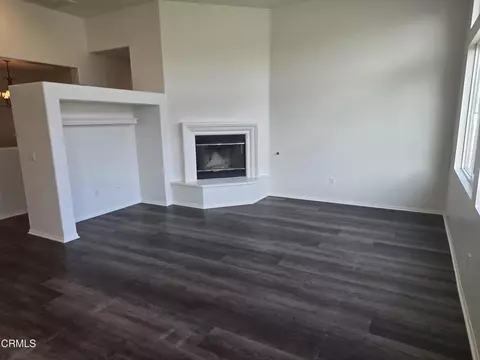 Living - 3404 Dunkirk Dr, Oxnard, CA 93035 photo 2 of 5