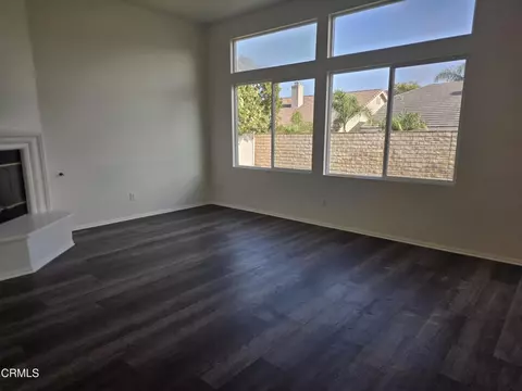 Living - 3404 Dunkirk Dr, Oxnard, CA 93035 photo 4 of 5