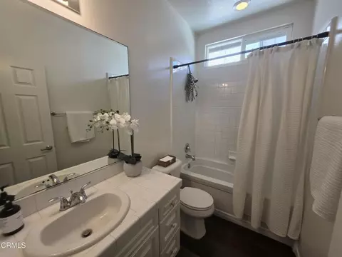 Bath - 3404 Dunkirk Dr, Oxnard, CA 93035 photo 2 of 2