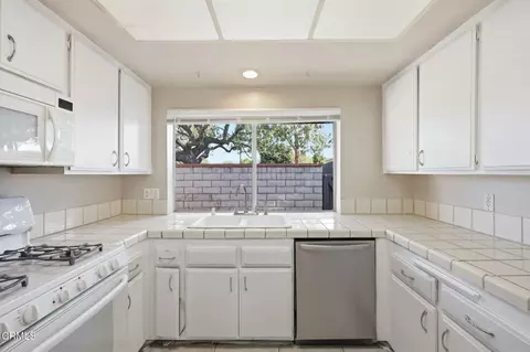 Kitchen - 1793 Onda Dr, Camarillo, CA 93010 photo 1 of 4