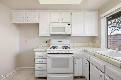 Kitchen - 1793 Onda Dr, Camarillo, CA 93010 photo 3 of 4