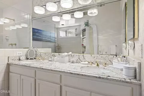 Bath - 1808 Emerald Isle Way, Oxnard, CA 93035 photo 2 of 5