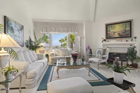 Living - 1808 Emerald Isle Way, Oxnard, CA 93035 photo 3 of 6