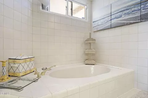 Bath - 1808 Emerald Isle Way, Oxnard, CA 93035 photo 3 of 5