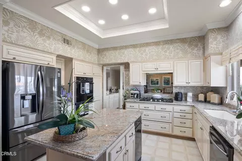 Kitchen - 1808 Emerald Isle Way, Oxnard, CA 93035 photo 3 of 5