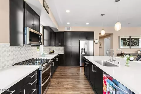 Kitchen - 2810 Wagon Wheel Rd #402, Oxnard, CA 93036 photo 6 of 7