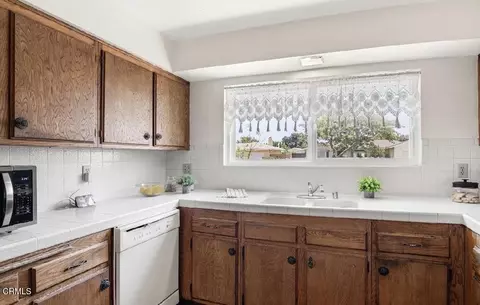 Kitchen - 2219 Rocklyn St, Camarillo, CA 93010 photo 2 of 3