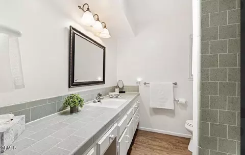 Bath - 2219 Rocklyn St, Camarillo, CA 93010 photo 2 of 3
