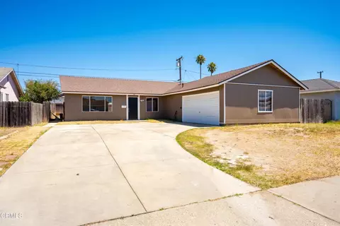 Exterior - 555 Del Sur Way, Oxnard, CA 93033 photo 2 of 7