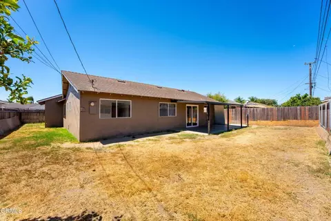 Exterior - 555 Del Sur Way, Oxnard, CA 93033 photo 5 of 7