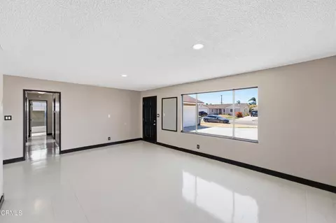 Living - 555 Del Sur Way, Oxnard, CA 93033 photo 4 of 4