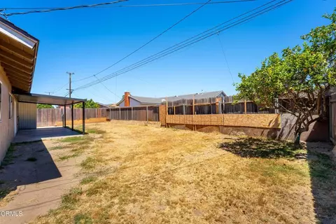 Exterior - 555 Del Sur Way, Oxnard, CA 93033 photo 6 of 7