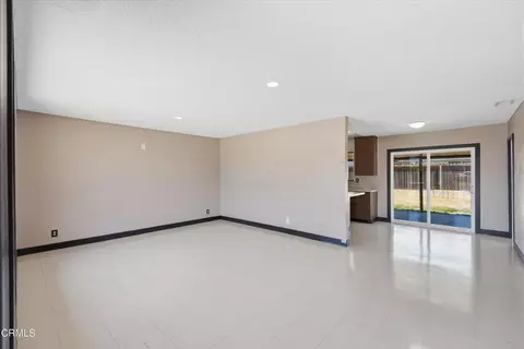 Living - 555 Del Sur Way, Oxnard, CA 93033 photo 1 of 4