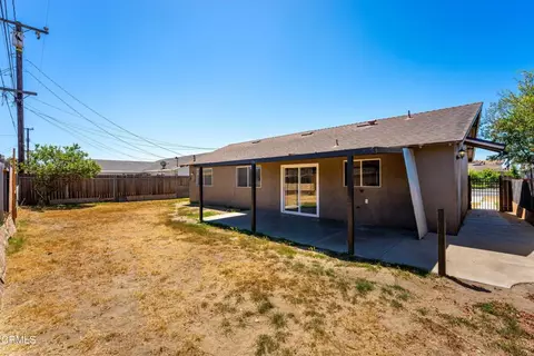 Exterior - 555 Del Sur Way, Oxnard, CA 93033 photo 4 of 7