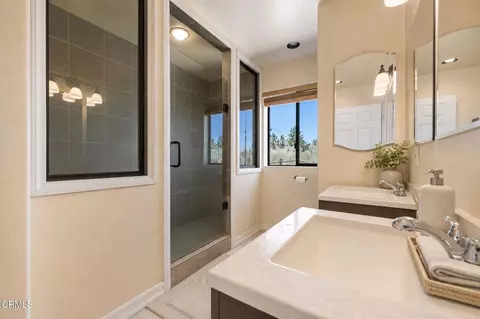Bath - 25620 High Rock Ct, Tehachapi, CA 93561 photo 2 of 4