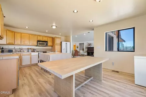 Kitchen - 25620 High Rock Ct, Tehachapi, CA 93561 photo 3 of 3