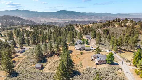 View/Area - 25620 High Rock Ct, Tehachapi, CA 93561 photo 3 of 10
