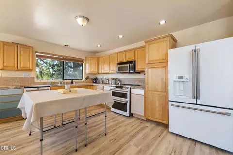 Kitchen - 25620 High Rock Ct, Tehachapi, CA 93561 photo 1 of 3
